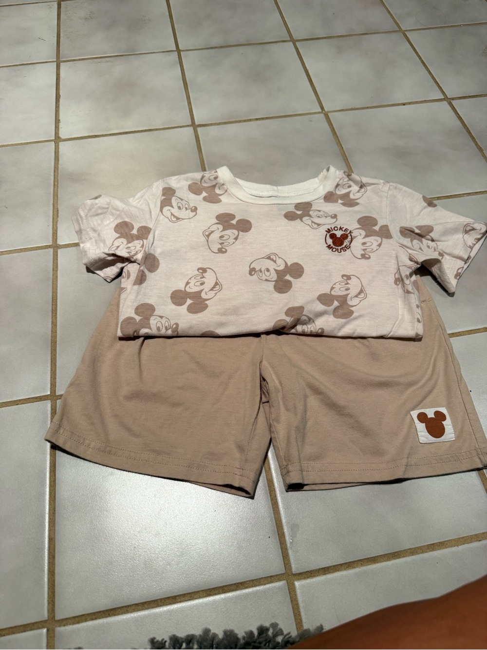 Mickey Mouse Beige & Cream Kids Short Set Disney boys medium size 7